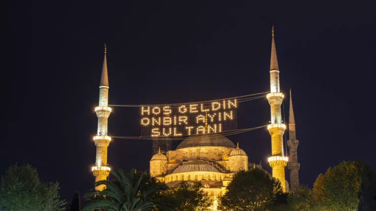 İftar ve sahurda nasıl beslenmeli, yenleri yiyip neleri yememeli